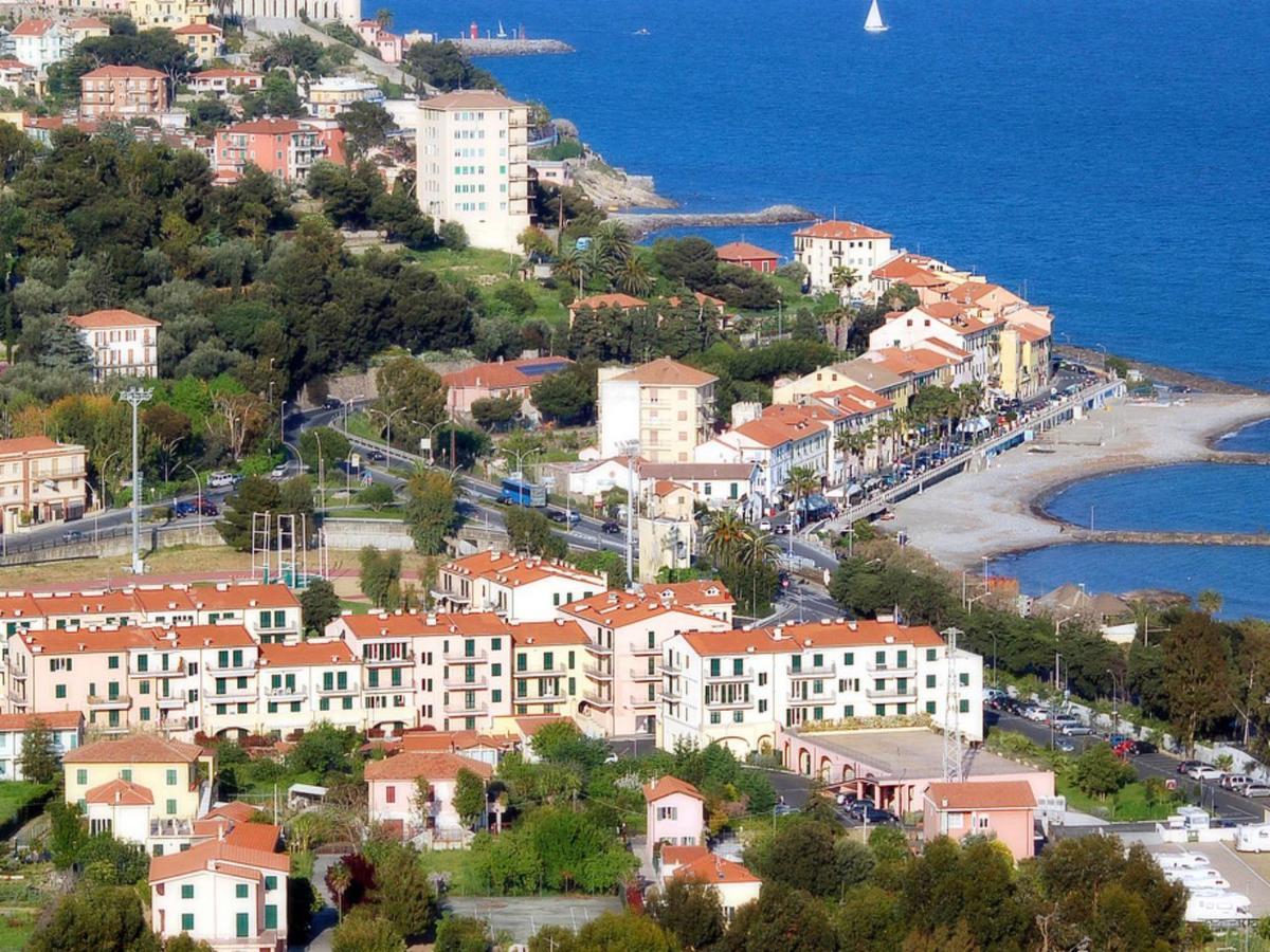 Appartamento Locazione Turistica Cala Azzurra - IMP312 Imperia Esterno foto